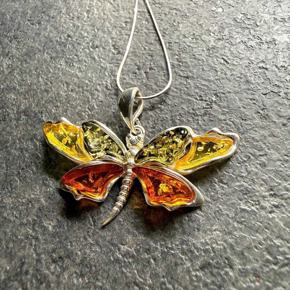 Pendente a farfalla in ambra intagliata a mano in argento sterling. - Ambra - Succinite / fossilized pine tree resin #2.1