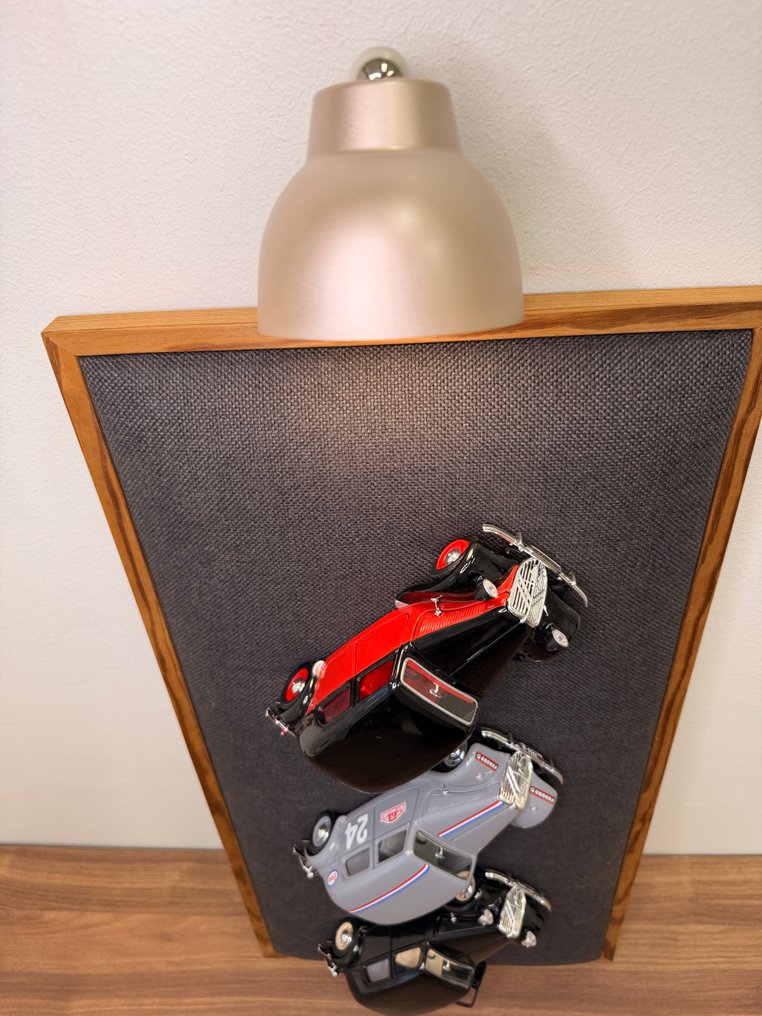 Citroen 1:24 - Model car (3) - Lot of 3 Citroën model cars with handcrafted illuminated display stand - Includes bespoke display stand with magnetic LED lighting (rechargeable and adjustable brightness) #1.0