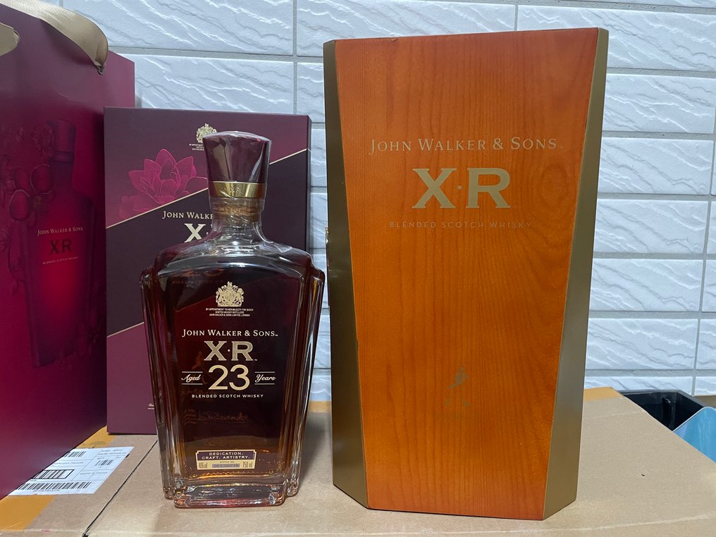 Johnnie Walker 23 years old XR - Wooden Box  - 750ml #3.2