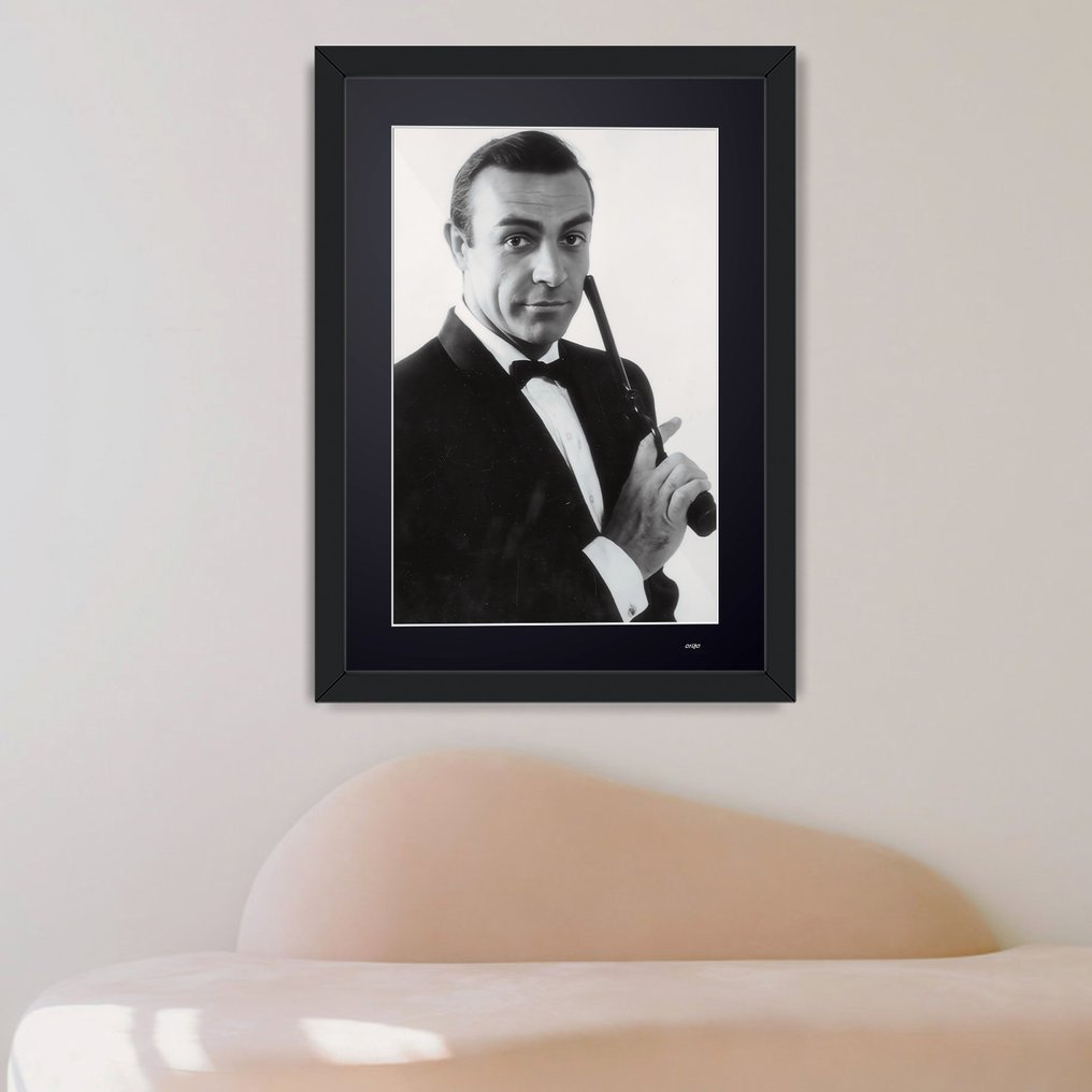 Sir Sean Connery  -  "James Bond 007 " - Fine Art Photography - Luxury Wooden Frame 70X50 cm - Limited Edition 01 of 30 - Serial 20270 - Original Certificate (COA), Hologram - 100% New. Shipping Reduction from 3 items #1.0