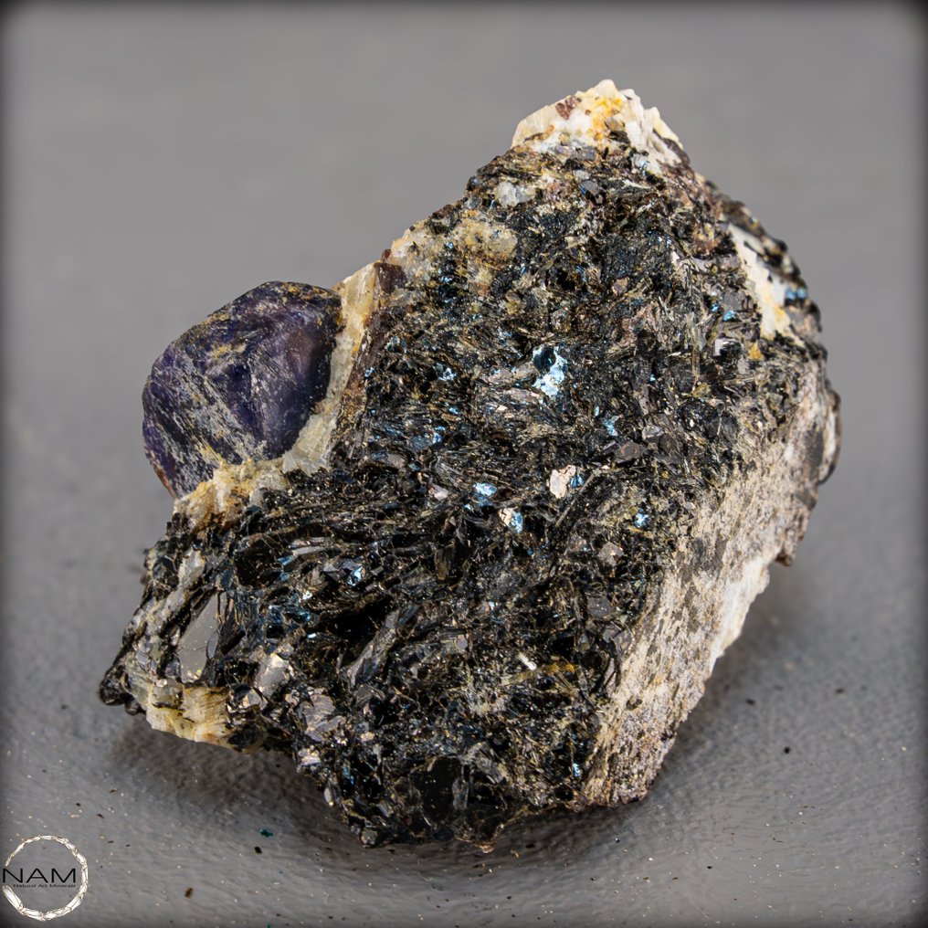 Natural royal blue sapphire on matrix 475.65 ct from Kenya- 95.13 g #2.1