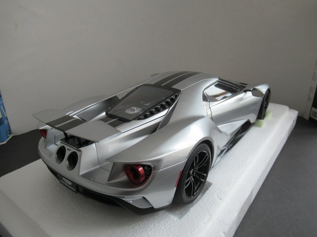 Autoart 1:12 - Model car - Ford GT #2.1