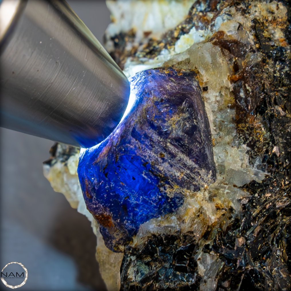 Natural royal blue sapphire on matrix 475.65 ct from Kenya- 95.13 g #1.0