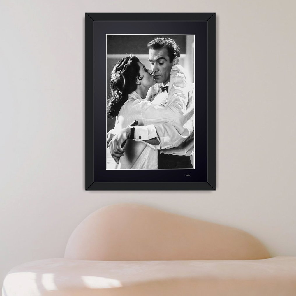 Sir Sean Connery and Eunice Gayson "James Bond 007 Dr No" 1962 - Fine Art Photography - Luxury Wooden Frame 70X50 cm - Limited Edition 01 of 30 - Serial 20396 - Original Certificate (COA), Hologram - 100% New. Shipping Reduction from 3 items #1.0