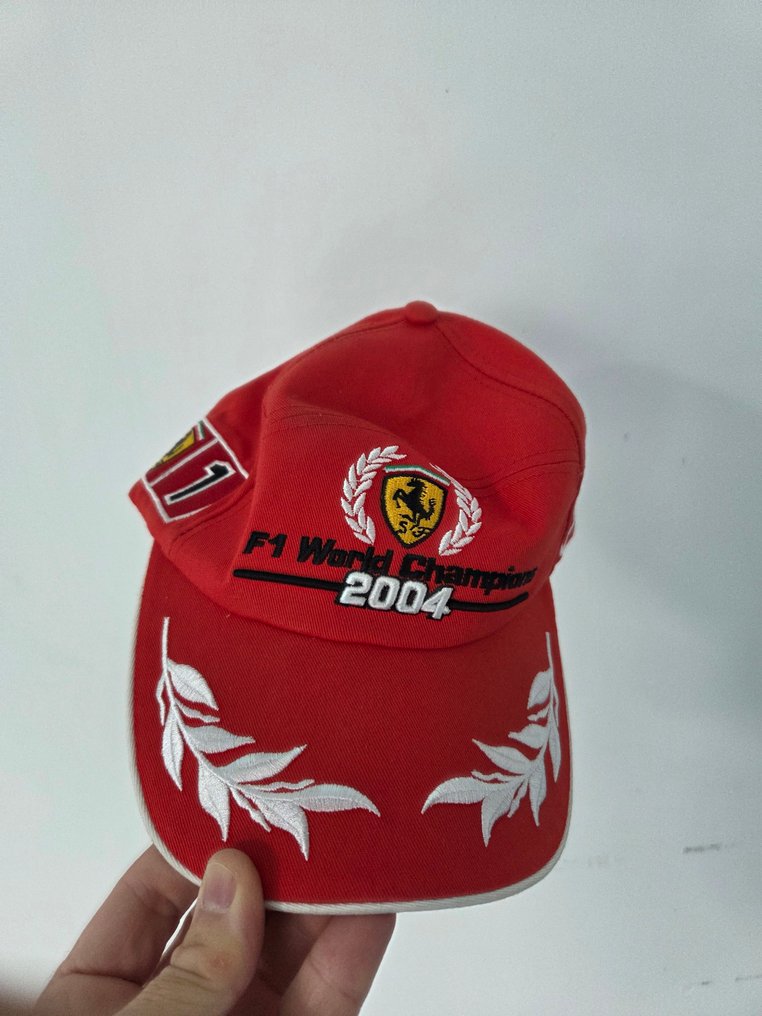 lue - Ferrari - Cappello Ferrari World Champion 2004 F1 Michael Schumacher #1.0