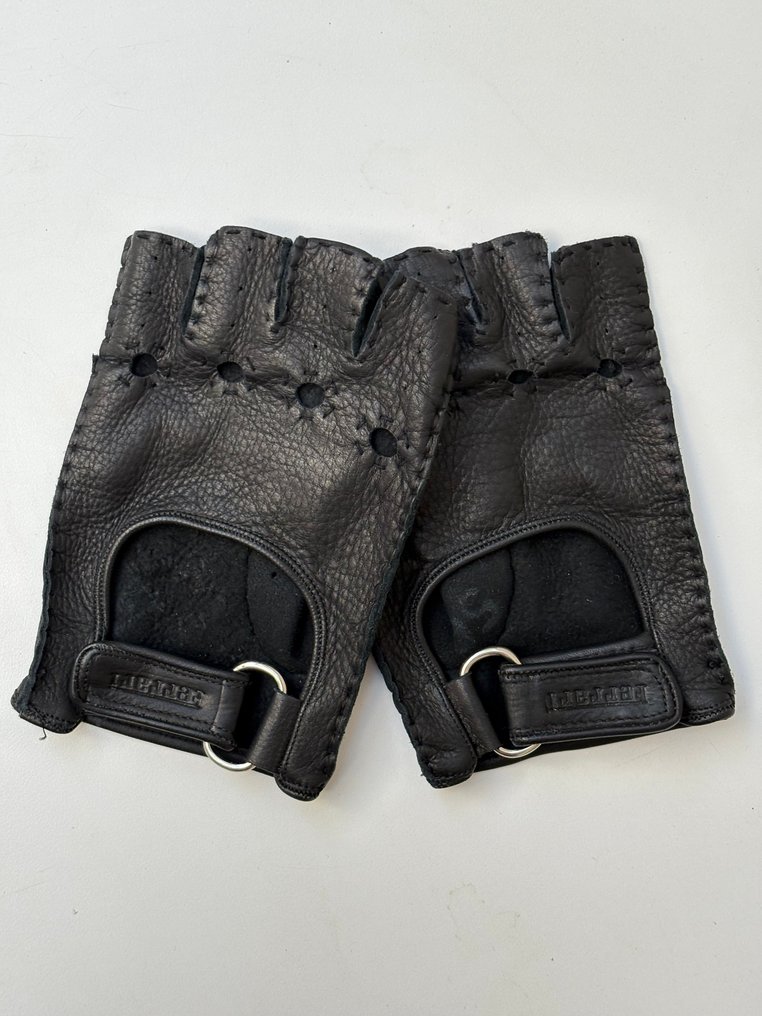 handsker - Ferrari - Questi guanti sono stati realizzati interamente a mano utilizzando la pregiata pelle di cervo. - 2022 #1.0