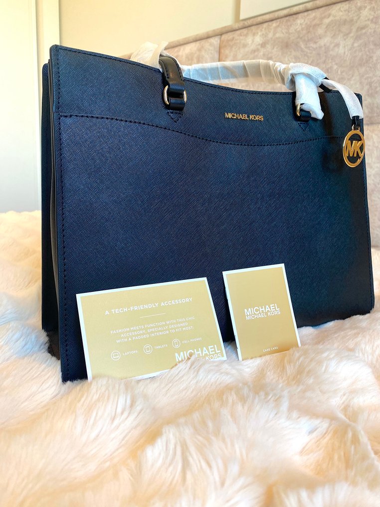 Michael Kors Collection - Jet Set Travel Black LG Tote - Handbag #3.2