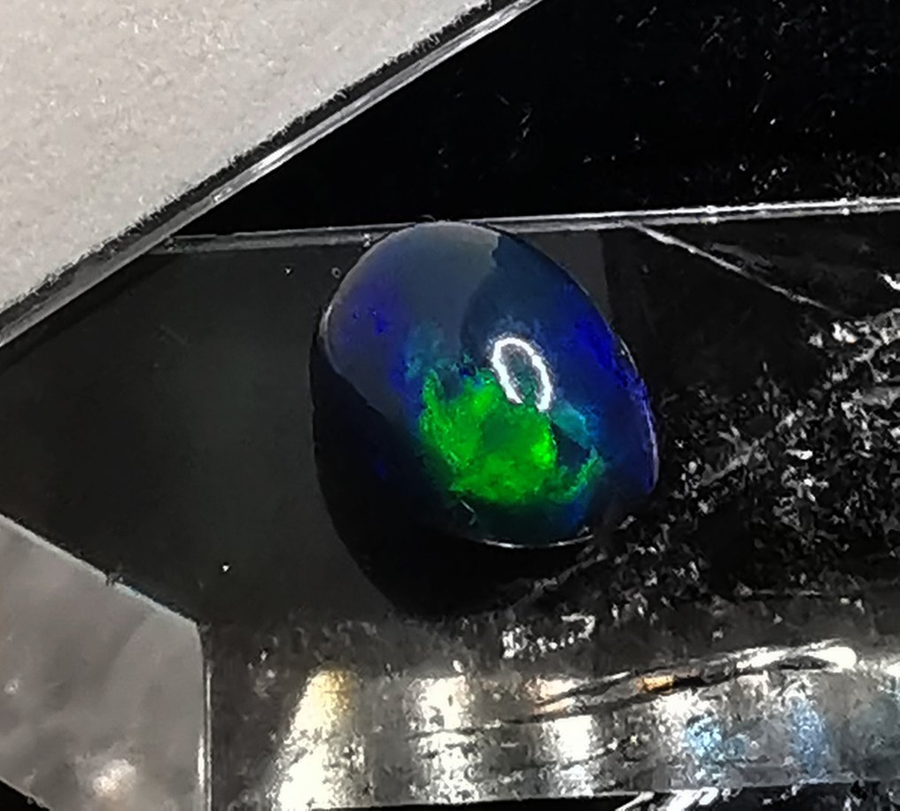 4,74 καράτια, πιο εκλεκτός Welo Opal (καπνιστός) από την Αιθιοπία, μαγευτικό ουράνιο τόξο χρωματικό Καμπουσόν- 0.94 g #1.0