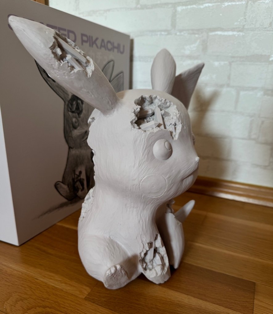 Daniel Arsham (1980) - Seated Pikachu #4.3