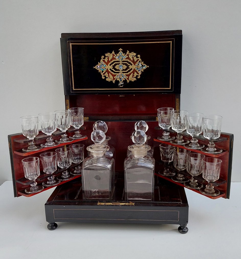 Barskap - Ibenholt - Hule for likør boulle. #1.0