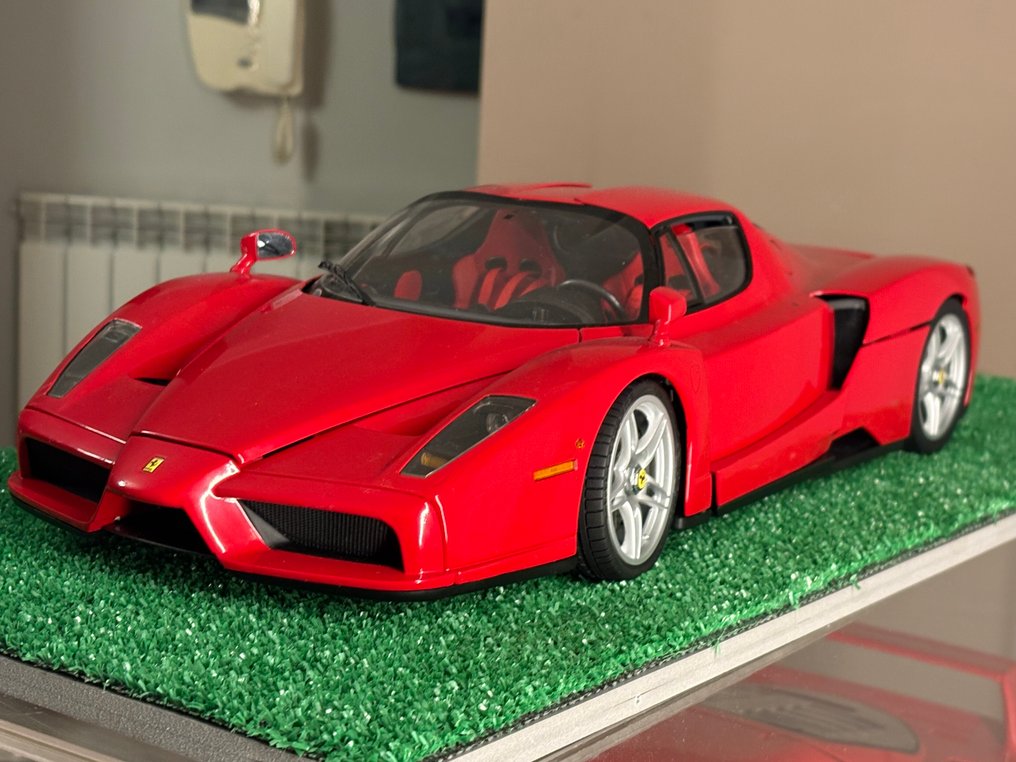 DeAgostini 1:8 - Modelauto - Enzo Ferrari #1.0