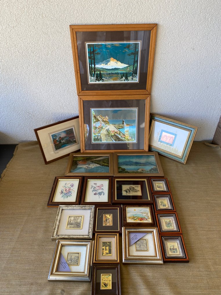 Collezione di merchandising brandizzato - vari piccoli quadri #1.0