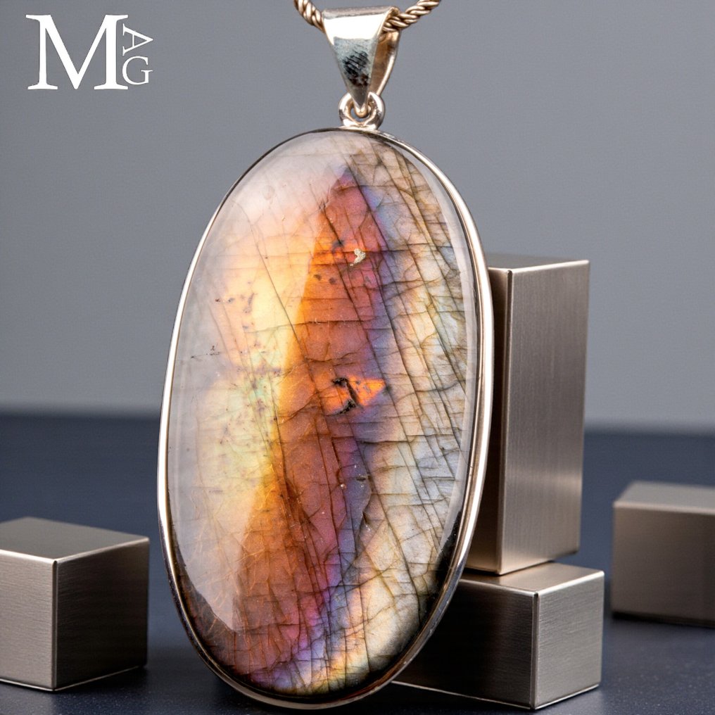 非凡的银质吊坠——优质拉长石,具有独特的自然反光效果——已获认证 - 高度: 74 mm - 闊度: 34 mm- 33 g #1.0