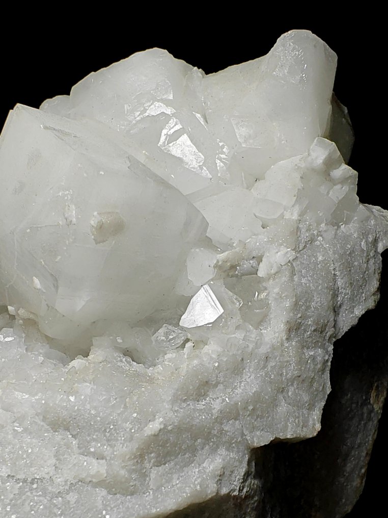 Quartz and Calcite on marble - Height: 12 cm - Width: 8 cm- 1400 g #1.0