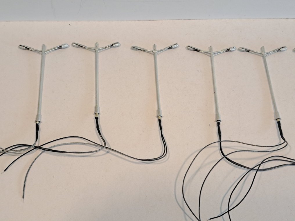 Lantaarns H0 - Model train lighting (30) - 30 pieces of metal (copper) lanterns with double and single light caps. #1.0