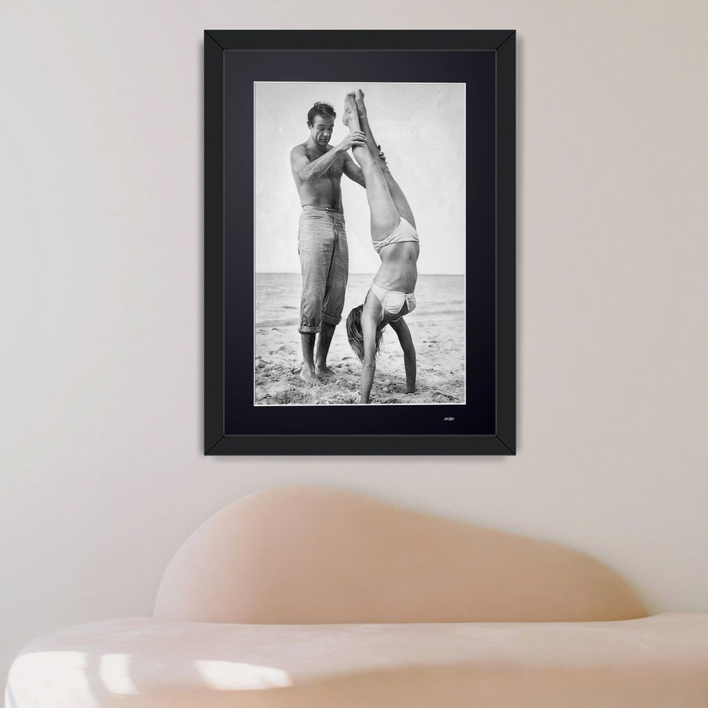 Sean Connery & Ursula Andress - Behind the Scenes of 'Dr No' 1962 - Fine Art Photography - Luxury Wooden Frame 70X50 cm - Limited Edition 01 of 30 - Serial 20326 - Original Certificate (COA), Hologram - 100% New. Shipping Reduction from 3 items #1.0