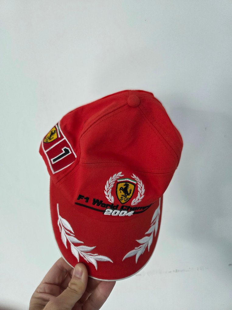lue - Ferrari - Cappello Ferrari World Champion 2004 F1 Michael Schumacher #1.0