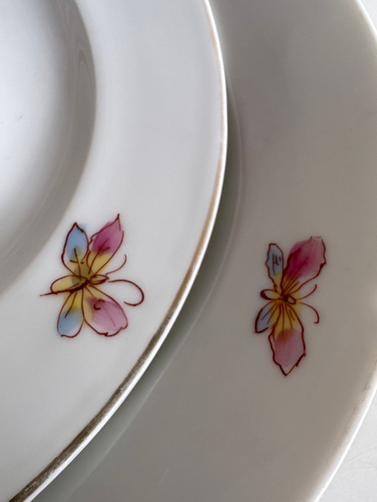 Serving plate (8) - "Vieux Paris" - Porcelain, Glaze, Gold - Deep and flat plates, set #2.1