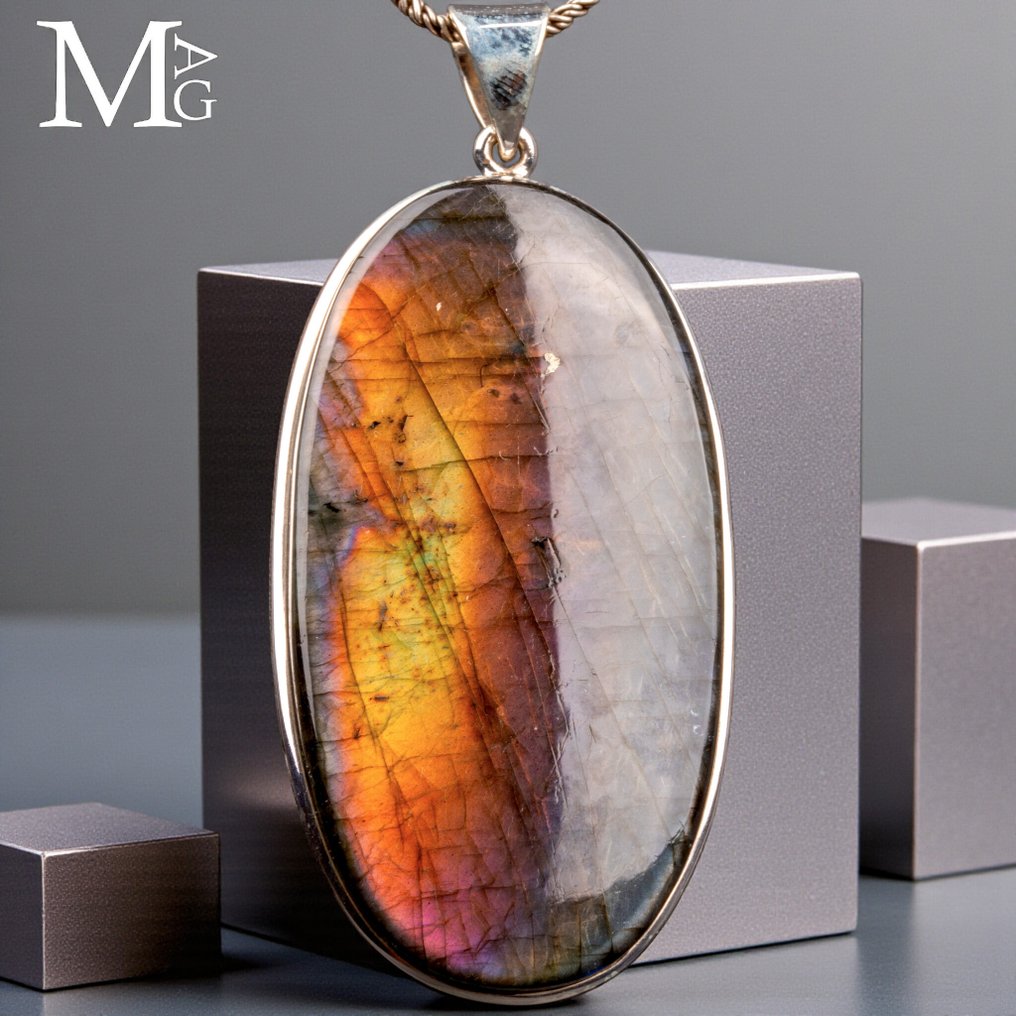 非凡的银质吊坠——优质拉长石,具有独特的自然反光效果——已获认证 - 高度: 74 mm - 闊度: 34 mm- 33 g #1.0