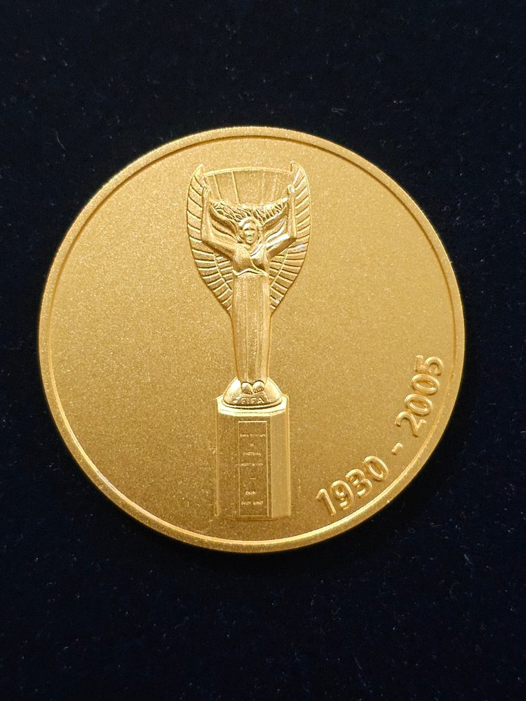 75th anniversary of the first FIFA World Cup in Uruguay in 1930 - 2005 - Érem #1.0