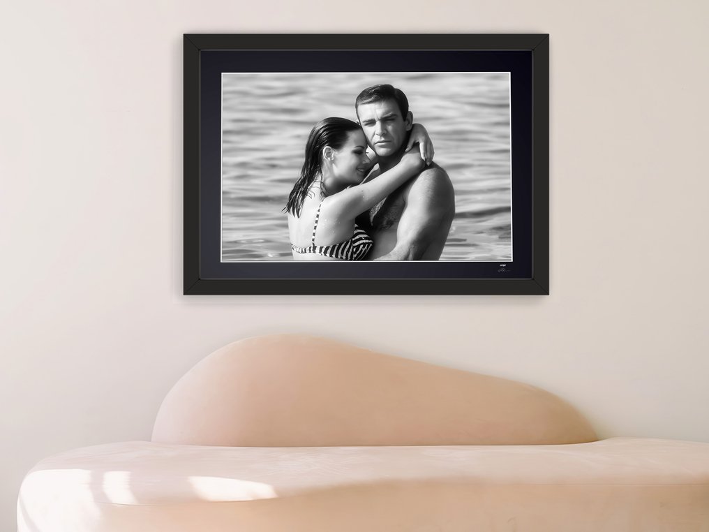 Sean Connery and Claudine Auger - "James Bond 007 Thunderball" 1965 - Fine Art Photography - Luxury Wooden Frame 70X50 cm - Limited Edition 01 of 30 - Serial 20281 - Original Certificate (COA), Hologram - 100% New. Shipping Reduction from 3 items #2.1