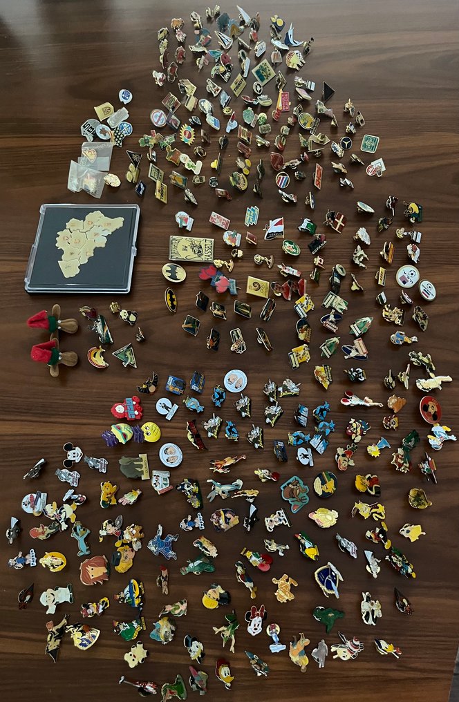 Branded merchandise collection - Collection of pins / pin badges #1.0