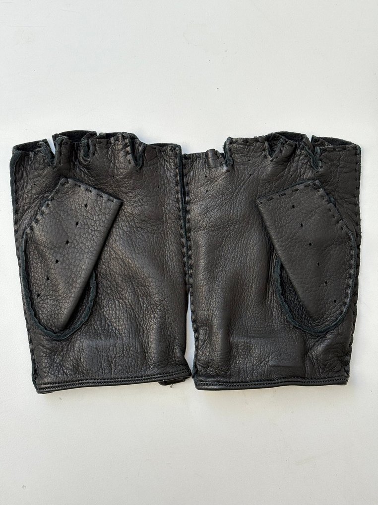 handsker - Ferrari - Questi guanti sono stati realizzati interamente a mano utilizzando la pregiata pelle di cervo. - 2022 #2.1