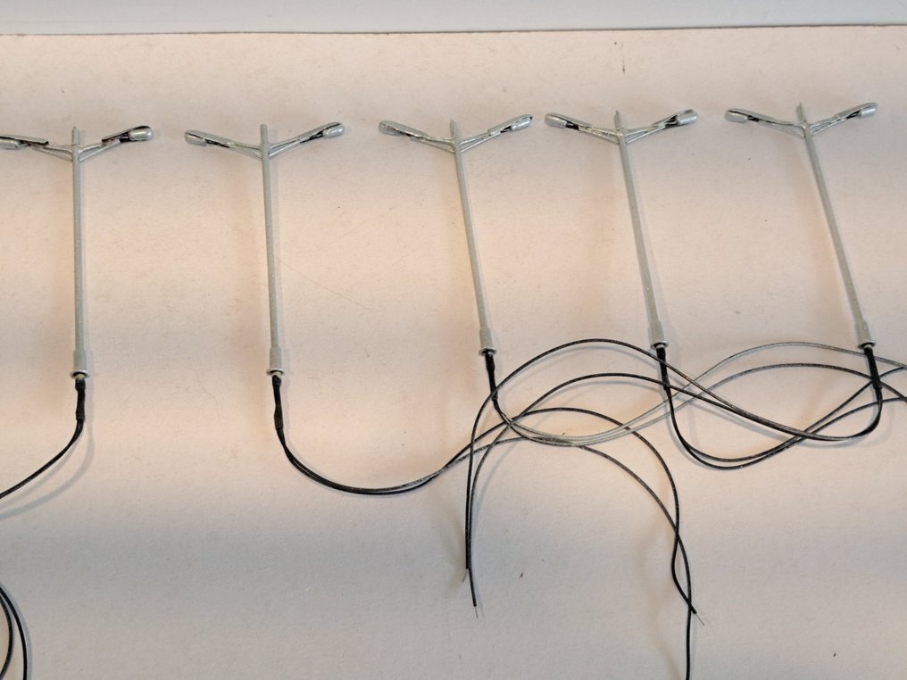 Lantaarns H0 - Model train lighting (30) - 30 pieces of metal (copper) lanterns with double and single light caps. #2.1