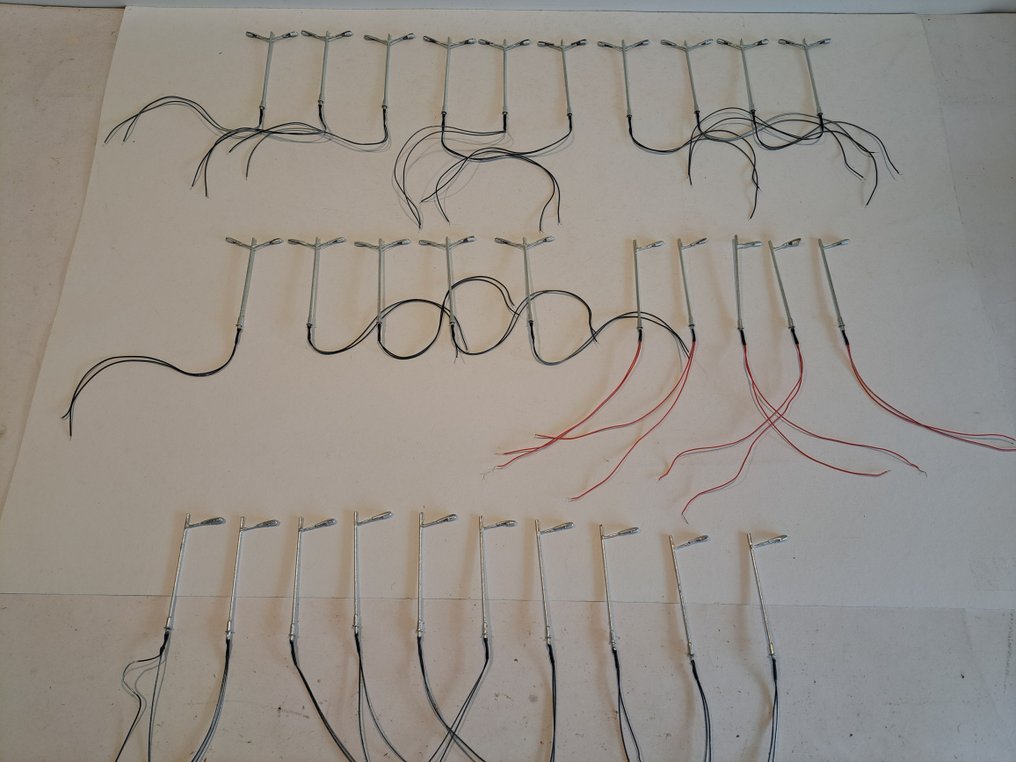 Lantaarns H0 - Model train lighting (30) - 30 pieces of metal (copper) lanterns with double and single light caps. #1.0