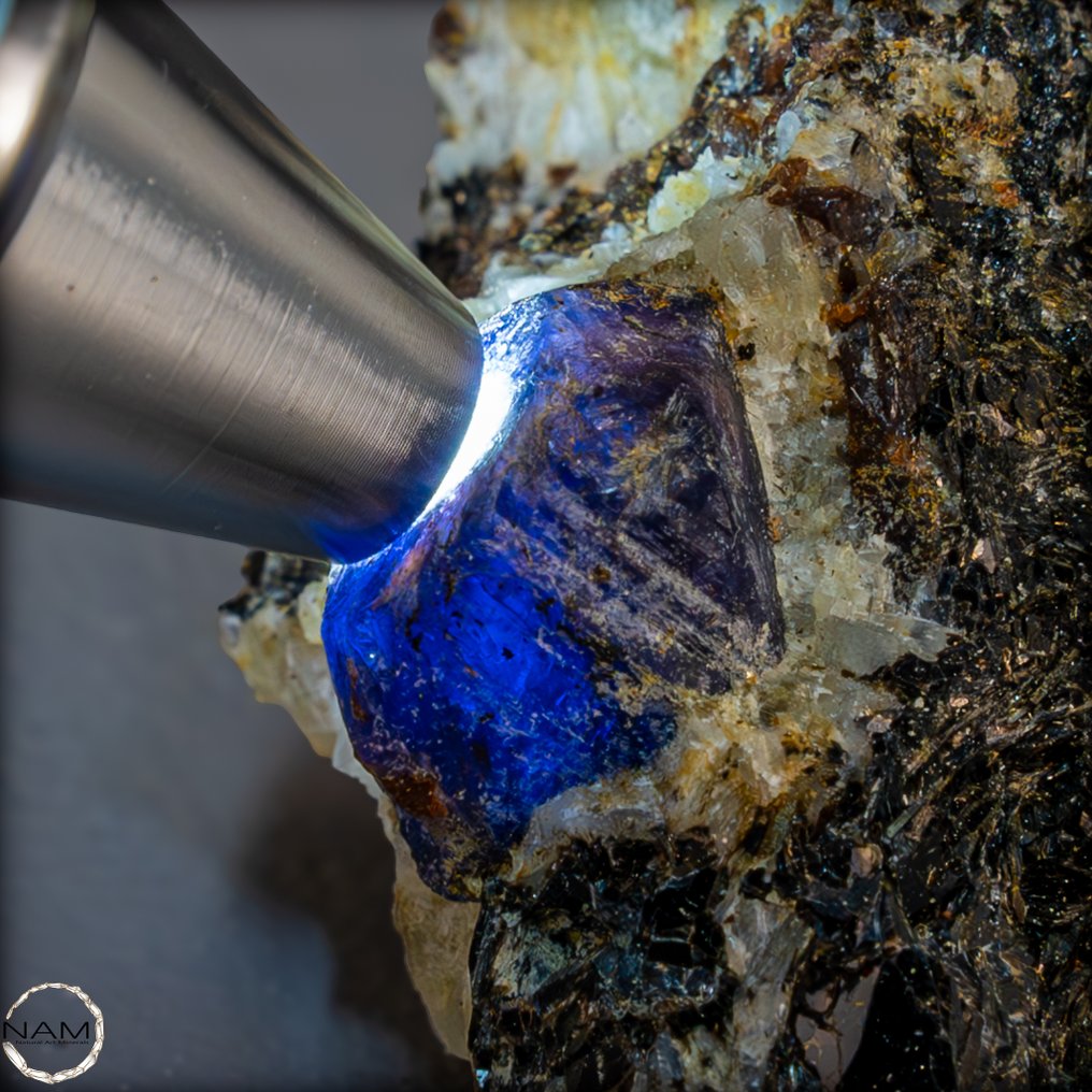 Natural royal blue sapphire on matrix 475.65 ct from Kenya- 95.13 g #1.0