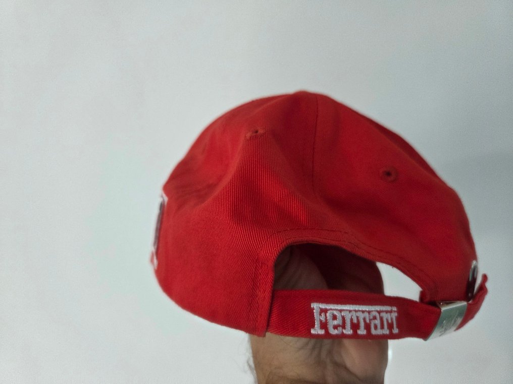 lue - Ferrari - Cappello Ferrari World Champion 2004 F1 Michael Schumacher #3.2