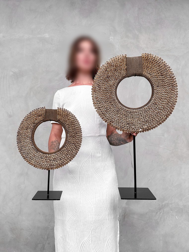 Koriste-esine (2) - NO RESERVE PRICE -Stunning  Pair XL of caramel coloured tolai necklaces on custom stands - Papua-Uusi-Guinea #1.0