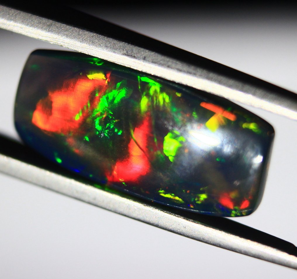 ΔΩΡΕΑΝ ΑΠΟΣΤΟΛΗ. Καράτια 2,90. Φυσικό Αιθιοπικό Μαύρο Όπαλ - Ορθογώνιο. Καμπουσόν - Ύψος: 18 mm - Πλάτος: 9 mm- 0.58 g #3.2