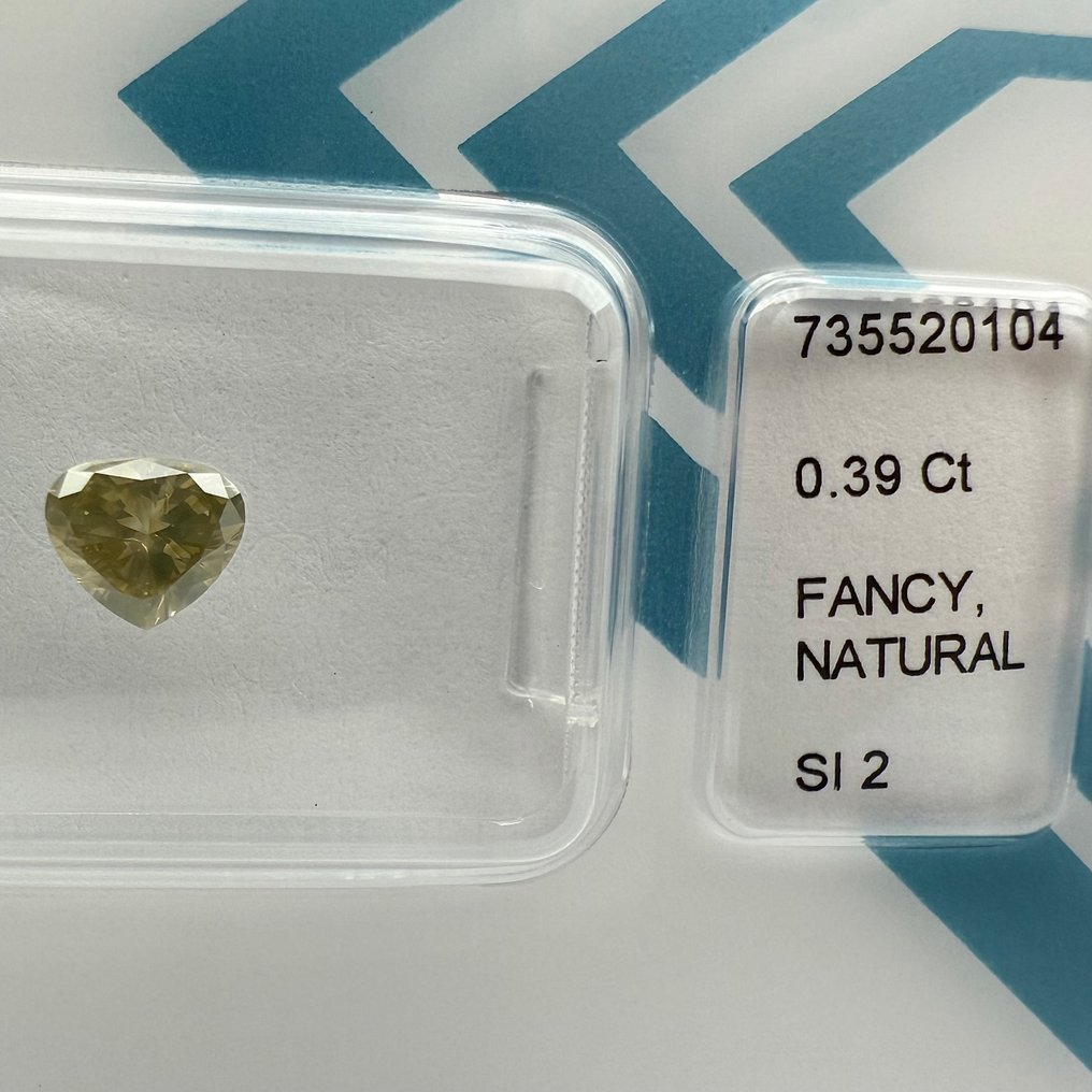 χωρίς τιμή ασφαλείας - 1 pcs Διαμάντι (Φυσικού χρώματος) - 0.39 ct - Αχλάδι - Fancy deep Πρασινωπό, Γκριζωπό Κίτρινο - SI2 - International Gemological Institute (IGI) #1.0