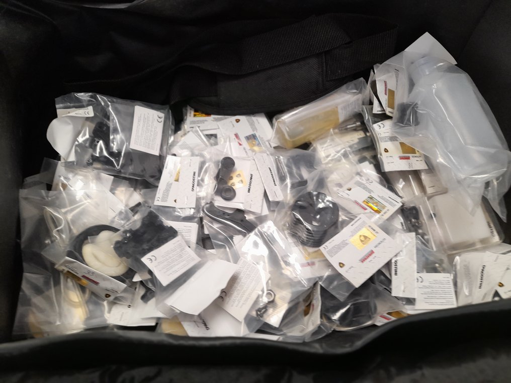 De Agostini 1:8 - Modellino di auto - Lamborghini Reventon R/C in kit #3.2