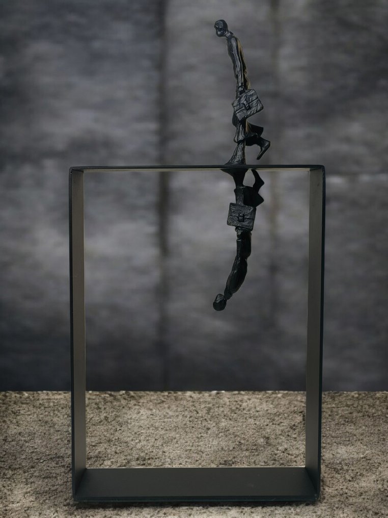 Sculpture, Il Viaggiatore Riflesso - 29 cm - Ghisa #1.0