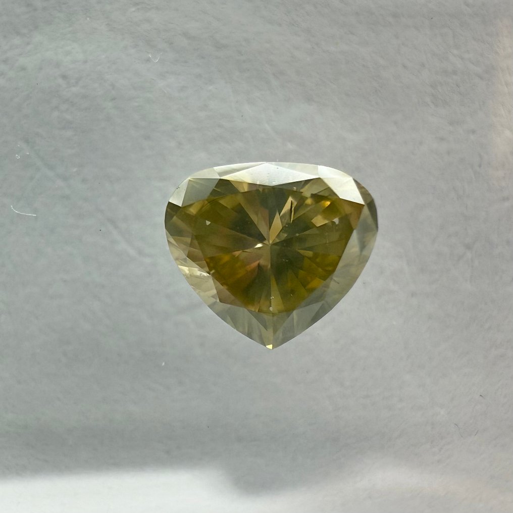 χωρίς τιμή ασφαλείας - 1 pcs Διαμάντι (Φυσικού χρώματος) - 0.39 ct - Αχλάδι - Fancy deep Πρασινωπό, Γκριζωπό Κίτρινο - SI2 - International Gemological Institute (IGI) #1.0