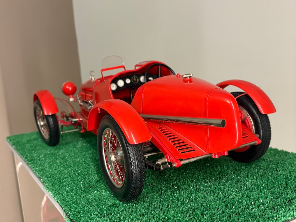 Pocher 1:8 - Modellauto - Alfa Romeo 8C #4.3