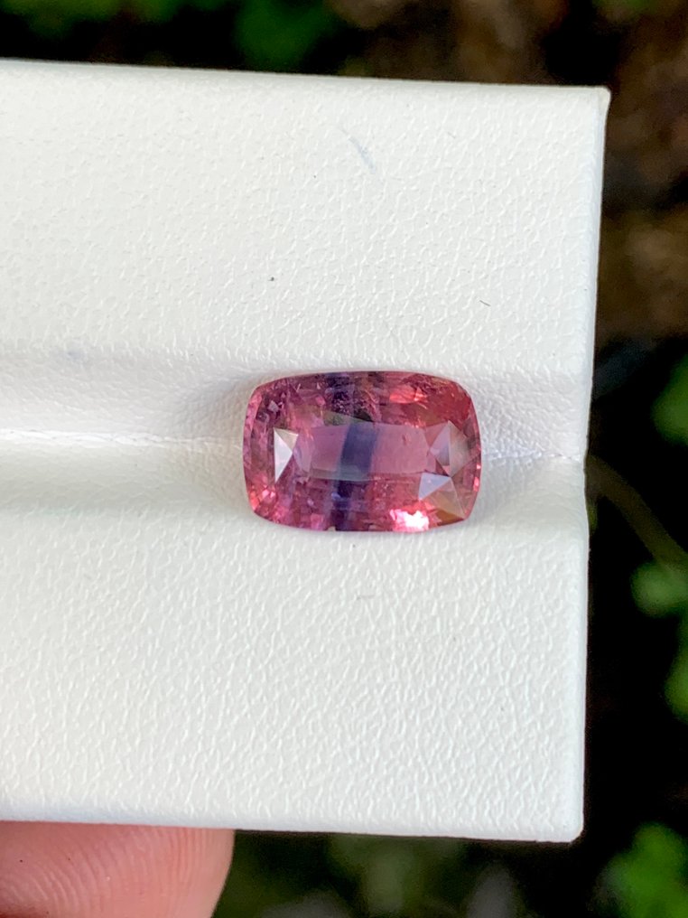 1 pcs  Kétszínű, Rózsaszín, Kék Zafír  - 3.92 ct - Amerikai Gemmológiai Intézet (GIA) - GIA által tanúsított természetes zafír #1.0