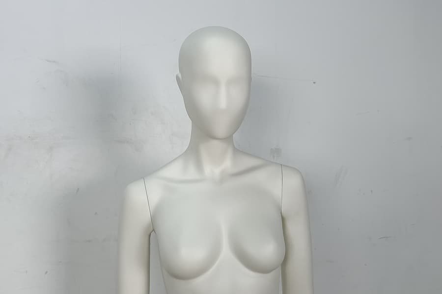 Mannequin - Weibliche Schaufensterpuppe mit Glasplatte - PURE - Resin #1.0