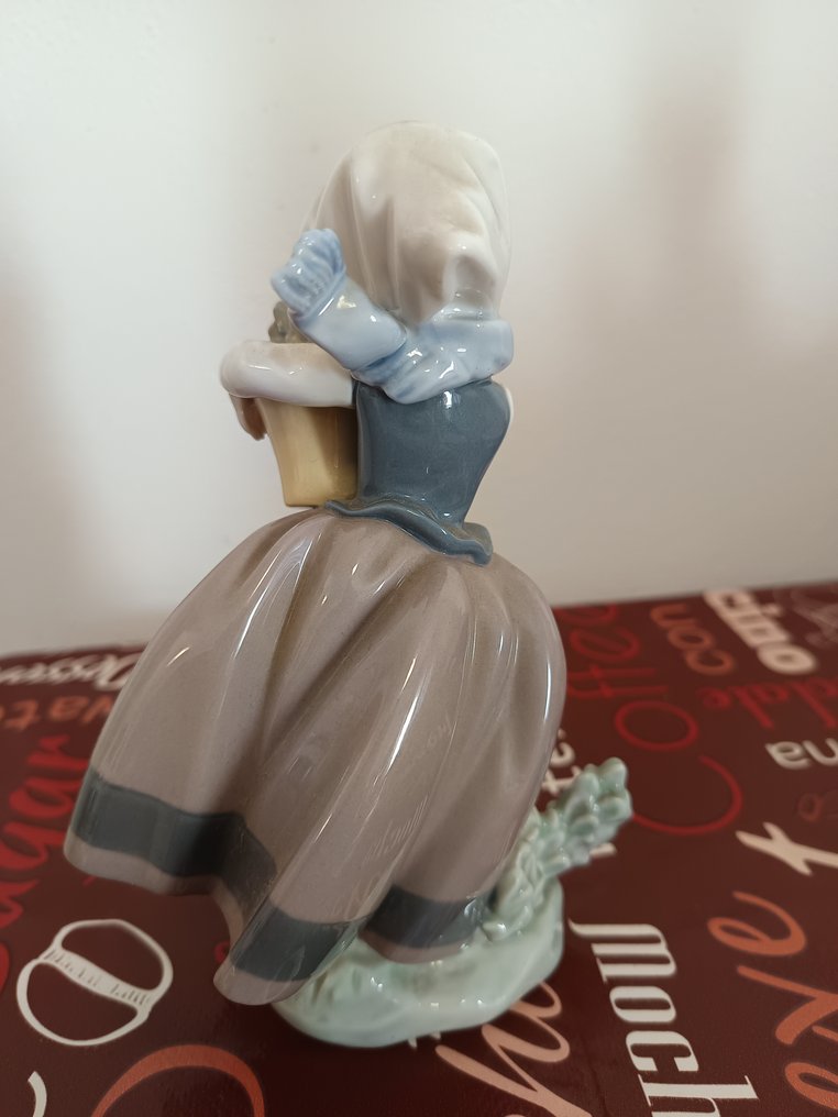 Lladró - José Puche - 雕刻, È arrivata la primavera - 17 cm - 瓷器 - 1983 #3.2