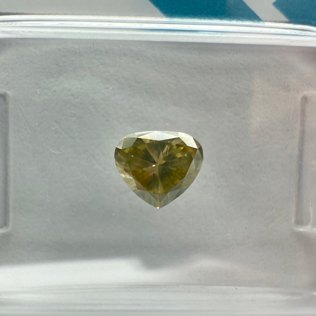χωρίς τιμή ασφαλείας - 1 pcs Διαμάντι (Φυσικού χρώματος) - 0.39 ct - Αχλάδι - Fancy deep Πρασινωπό, Γκριζωπό Κίτρινο - SI2 - International Gemological Institute (IGI) #3.2