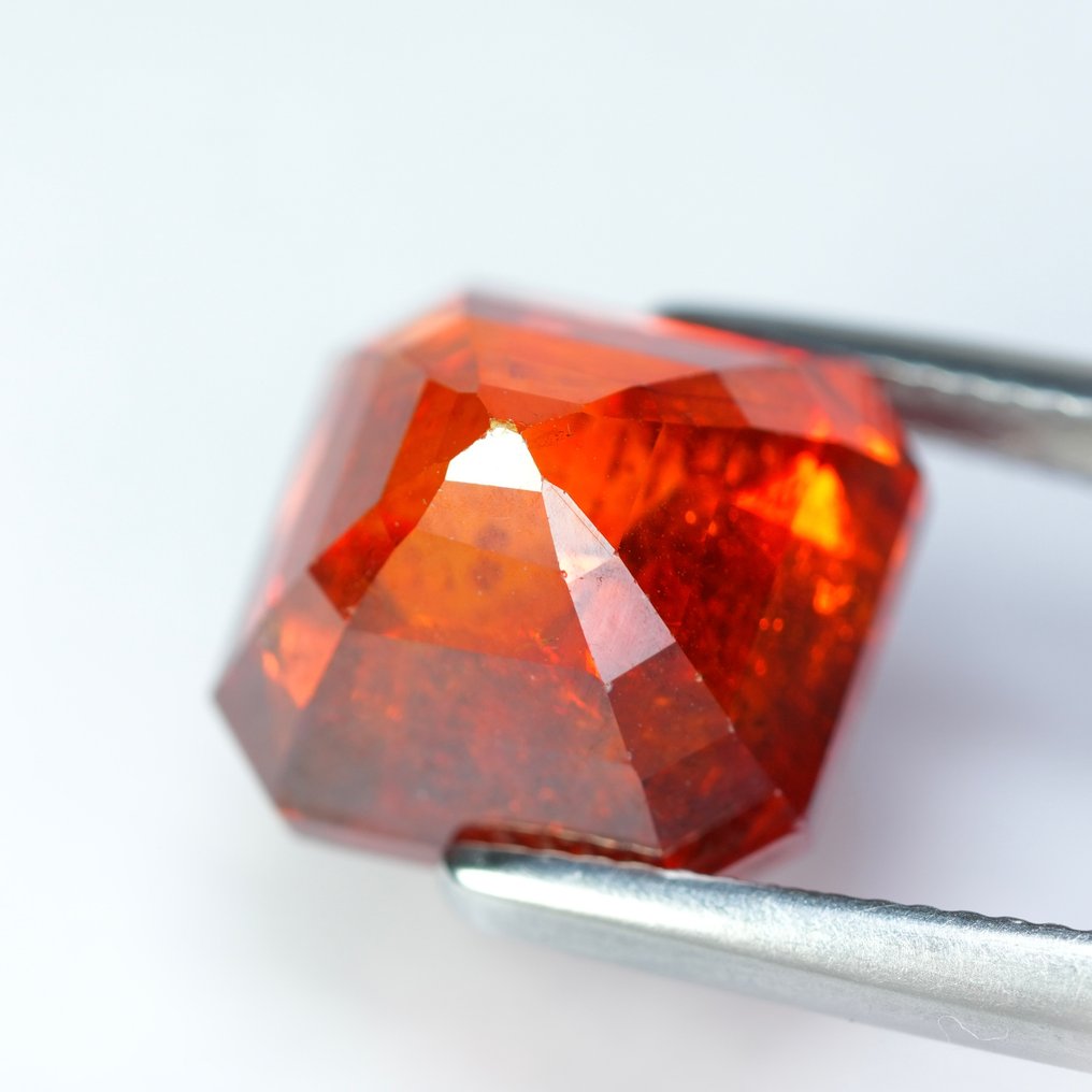 Red Sphalerite - 13.94 ct - International Colored Gemstone Association (ICA GemLab) - Precision Vivid Briliance #4.3