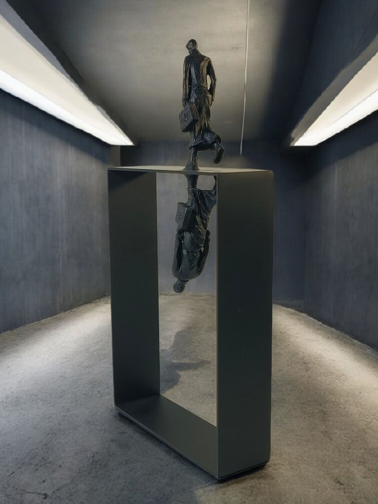 Sculpture, Il Viaggiatore Riflesso - 29 cm - Ghisa #3.2