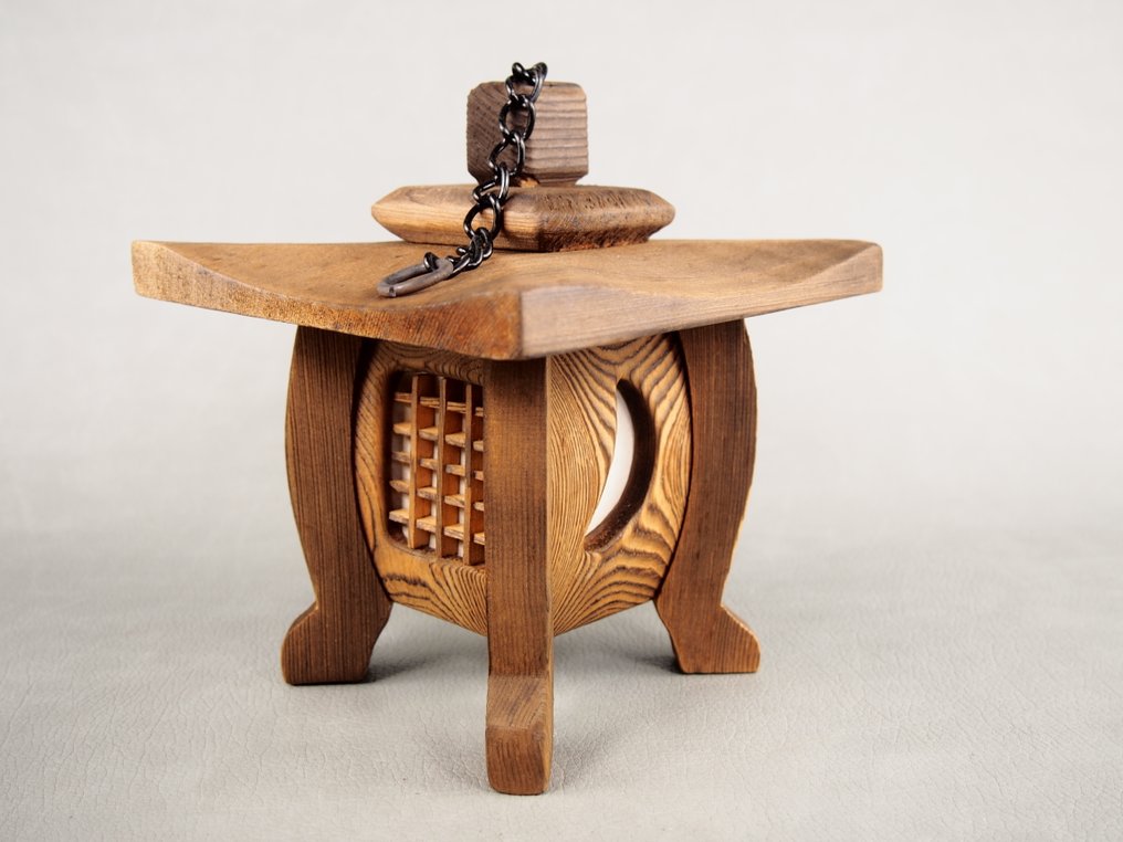 Square  lantern from around 100 years ago - Κρεμαστό φωτιστικό - Φανάρι με φεγγάρι και μοτίβα πλέγματος. - Ξύλο #1.0