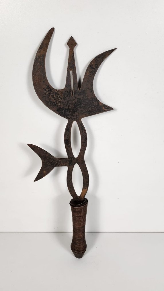 Ngulu Ngombe-veitsi - Kongo RDC (Ei pohjahintaa) #1.0