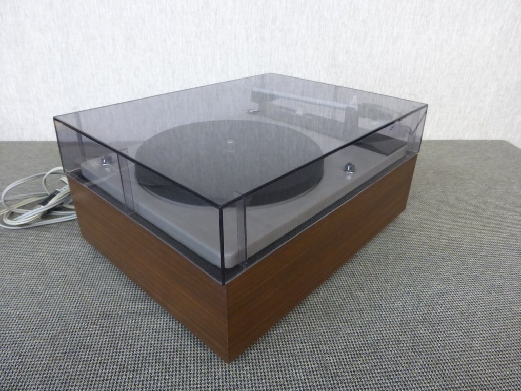 Dual - 410 Turntable #2.1