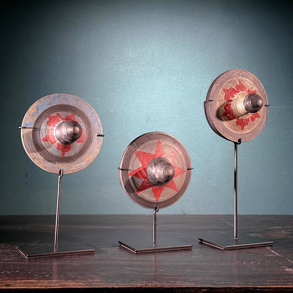 NO RESERVE PRICE - Spinning tops (3) - Gasing  - Hyrrä - 2020- - Indonesia #2.1