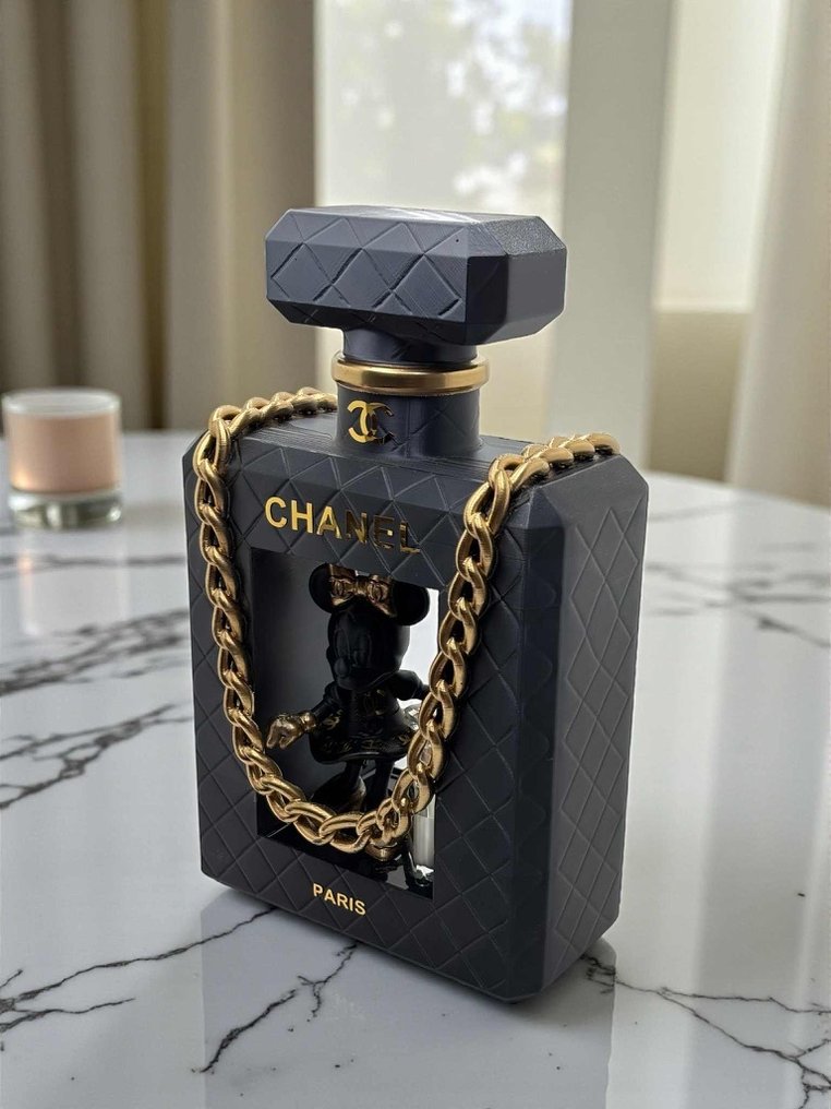 Art Stray-Nos - « Flacon XXL – La Vitrine du Luxe » (53cm) #3.2