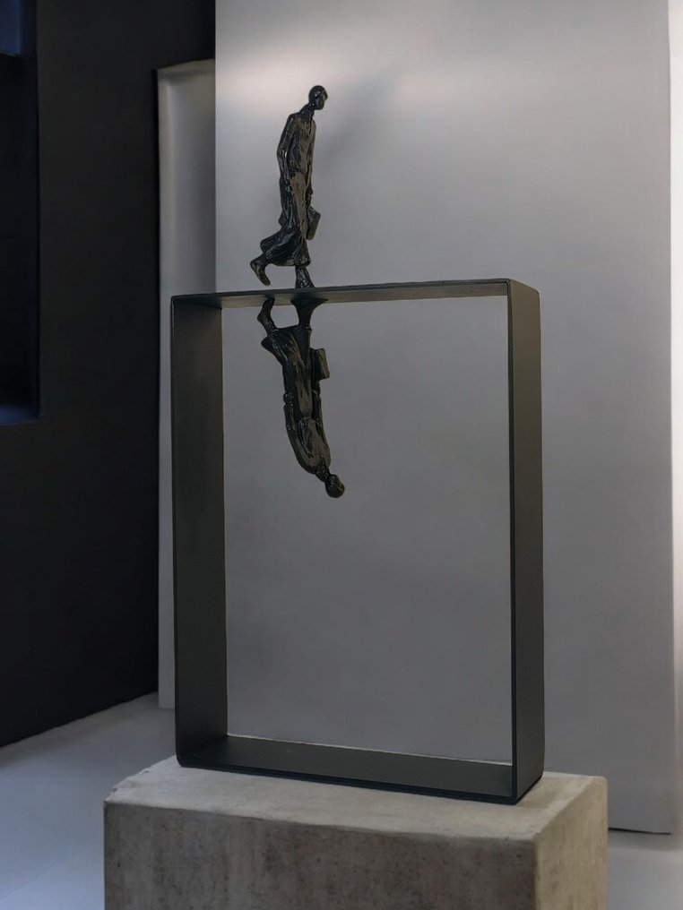 Sculpture, Il Viaggiatore Riflesso - 29 cm - Ghisa #2.1